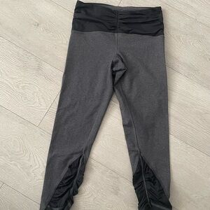 Lululemon Gray and Black women’s  crop Leggings size 6